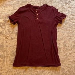 Men’s tee with buttons